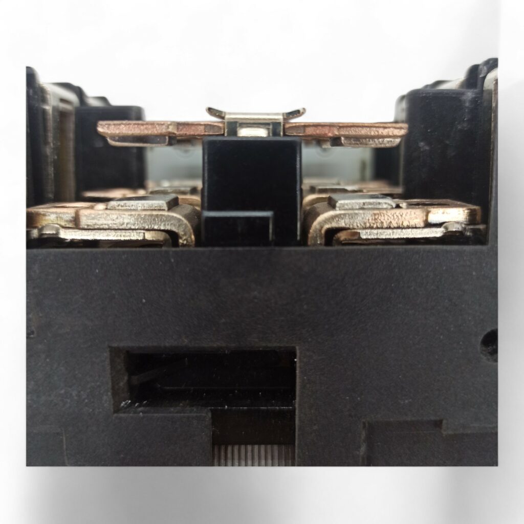 Фото об'єкта moeller-dil-3m-100a_110-ac-1024x1024