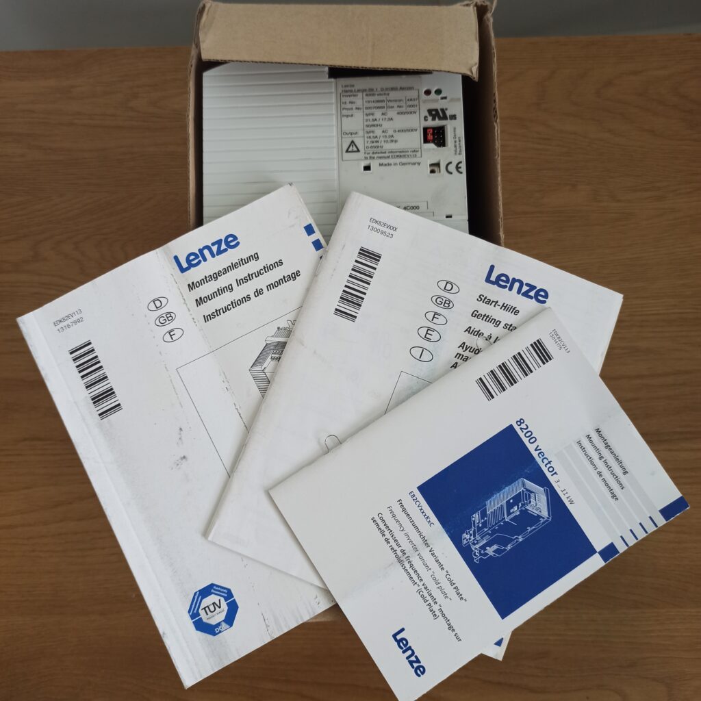 Фото об'єкта lenze-e82dv752k-4c000-3-1024x1024